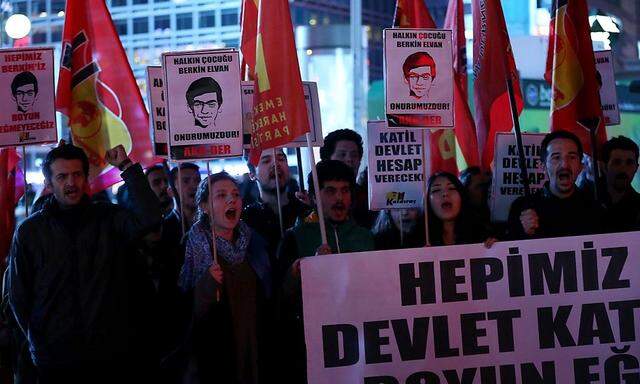 Der türkischen Präsidenten wird Mitschuld am Tod des 15-jährigen Berkin Elvan gegeben.