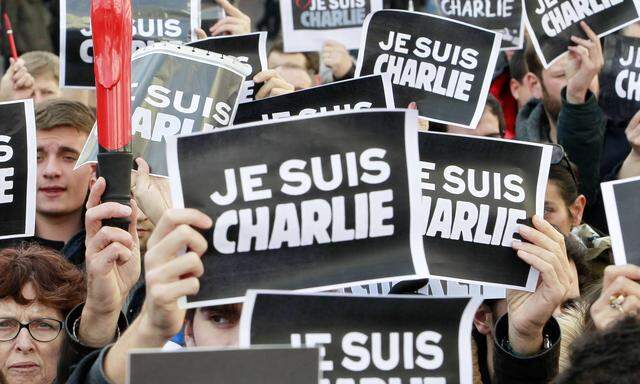 Nach dem Anschlag zeigten unzählige Menschen mit dem Satz „Je suis Charlie“ ihre Solidarität mit den Opfern des Terroranschlags.