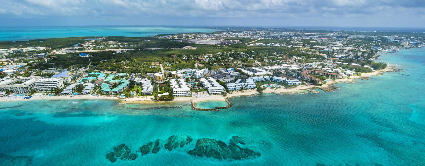 Caribbean Cayman Islands George Town Luxury resorts and Seven Mile Beach PUBLICATIONxINxGERxSUIxA
