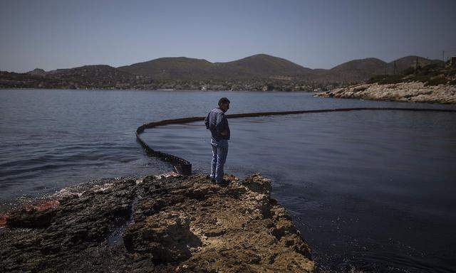 Vor der Insel Salamis ereignete sich eine Umweltkatastrophe.