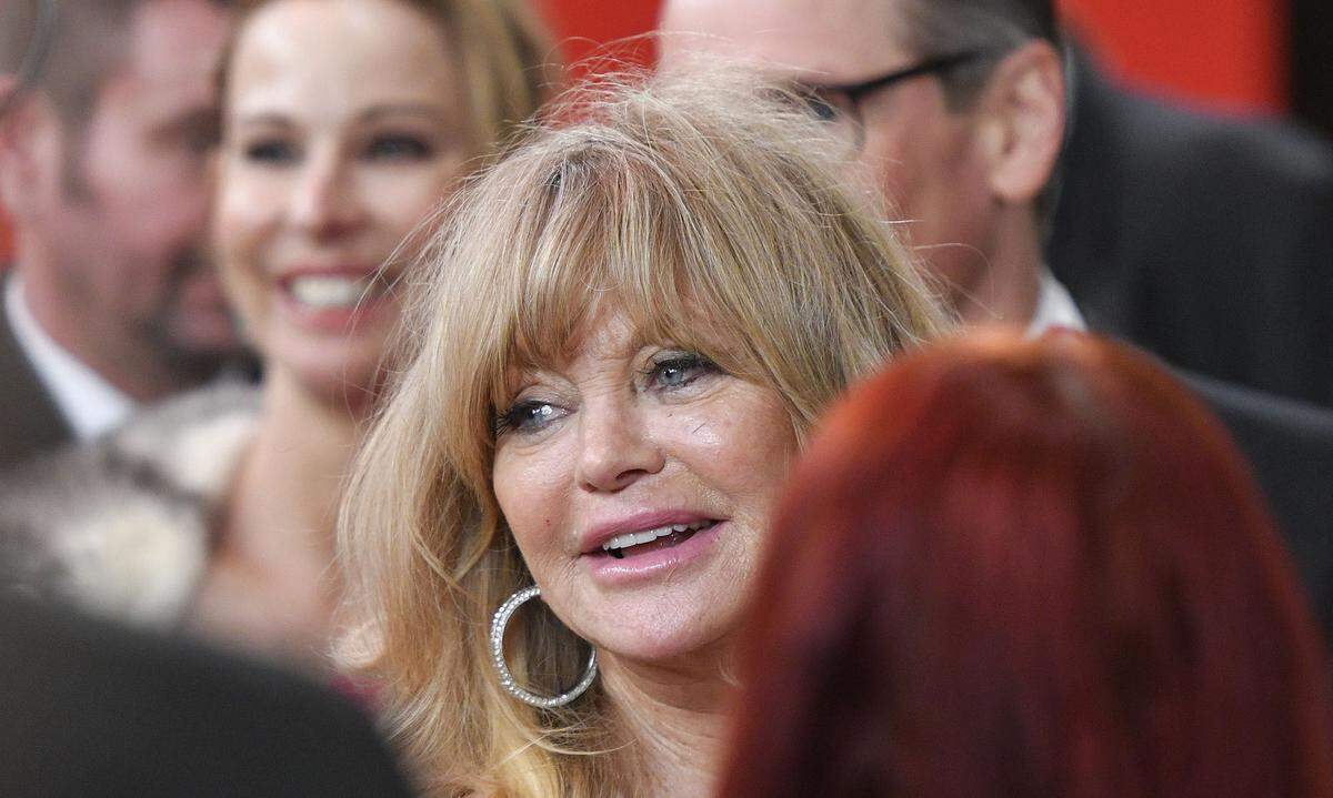Durch die Menge schlängelte sich gegen Ende auch Goldie Hawn.