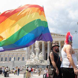 Drei jungen Männern wird vorgeworfen, einen Anschlag auf die Regenbogenparade 2023 in Wien geplant zu haben.