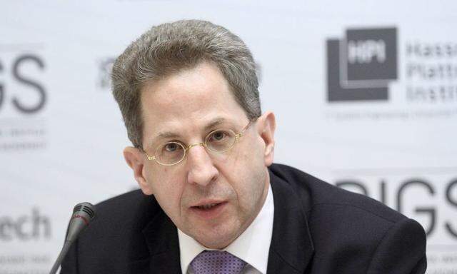 Hans Georg Maaßen Praesident des Bundesamtes fuer Verfassungsschutz bei einer Pressekonferenz Potsda