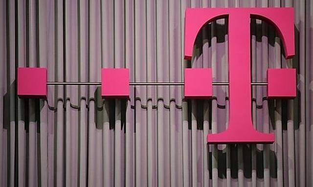 Gewinn der deutschen Telekom halbiert 