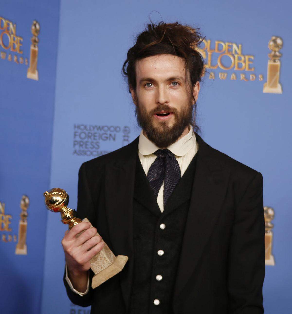 ... Alex Ebert bei der Golden Globes Preisverleihung. Zu weiblich oder doch männliche Lässigkeit? Bei den Männerdutts scheiden sich die Geister.