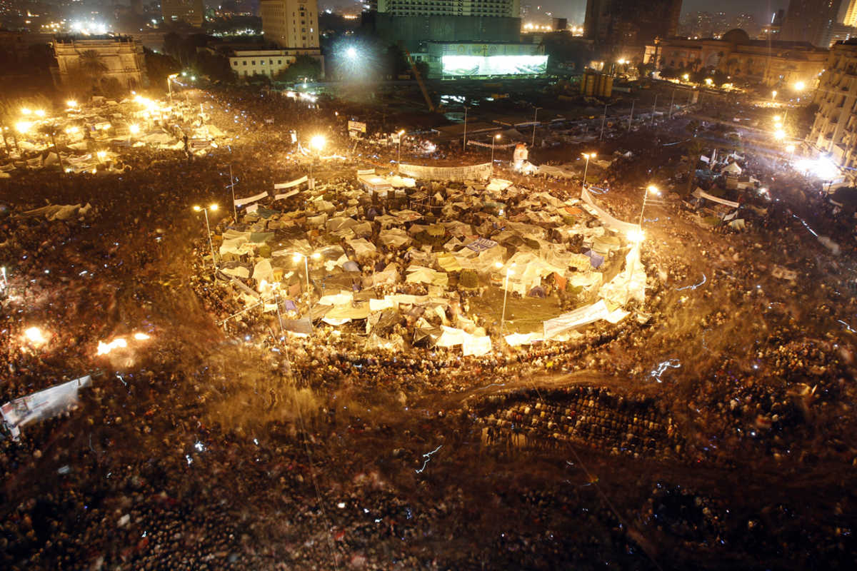 Der Tahrir-Platz in Kairo wird zum Zentrum der Proteste in Ägypten. Am 11. Februar beugt sich Hosni Mubarak dem Druck der Massen, nach 30 Jahren an der Macht tritt der Despot ab. Ihm wird später der Prozess gemacht.