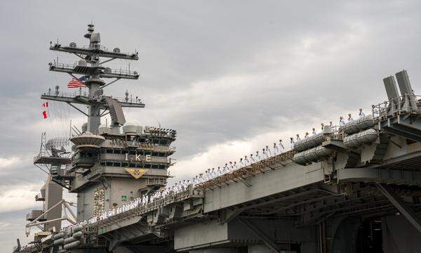 Die USS Dwight „Ike“ Eisenhower verließ im Oktober die Navy-Basis Norfolk: Sie liegt aktuell im Persischen Golf.