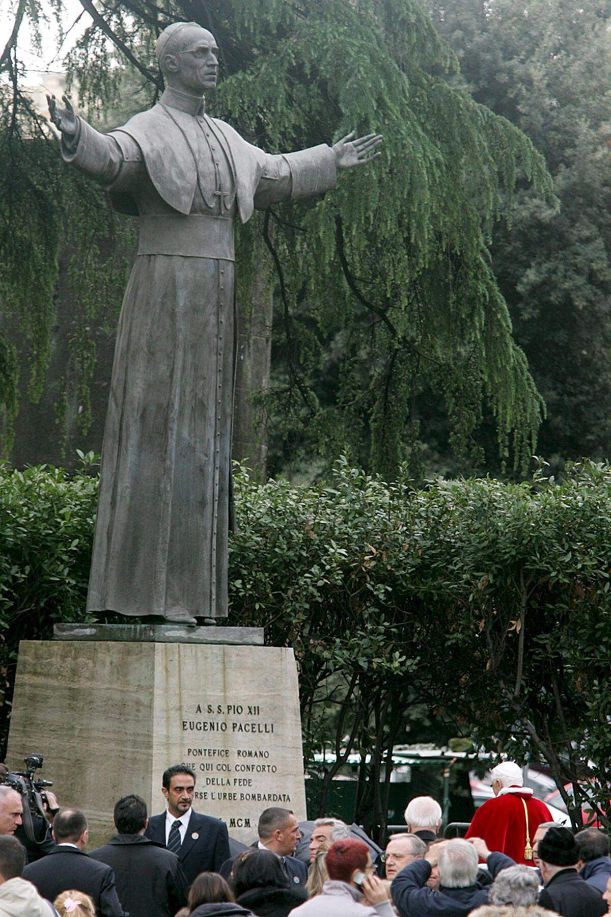 Achille Ratti bleibt auch als "Missionspapst" in Erinnerung. Er ernannte zahlreiche Bischöfe in den Ländern der Dritten Welt. 1929 schloss er mit der faschistischen Regierung in Italien die Lateranverträge, in denen die Souveränität der Vatikanstadt festgeschrieben wurde.