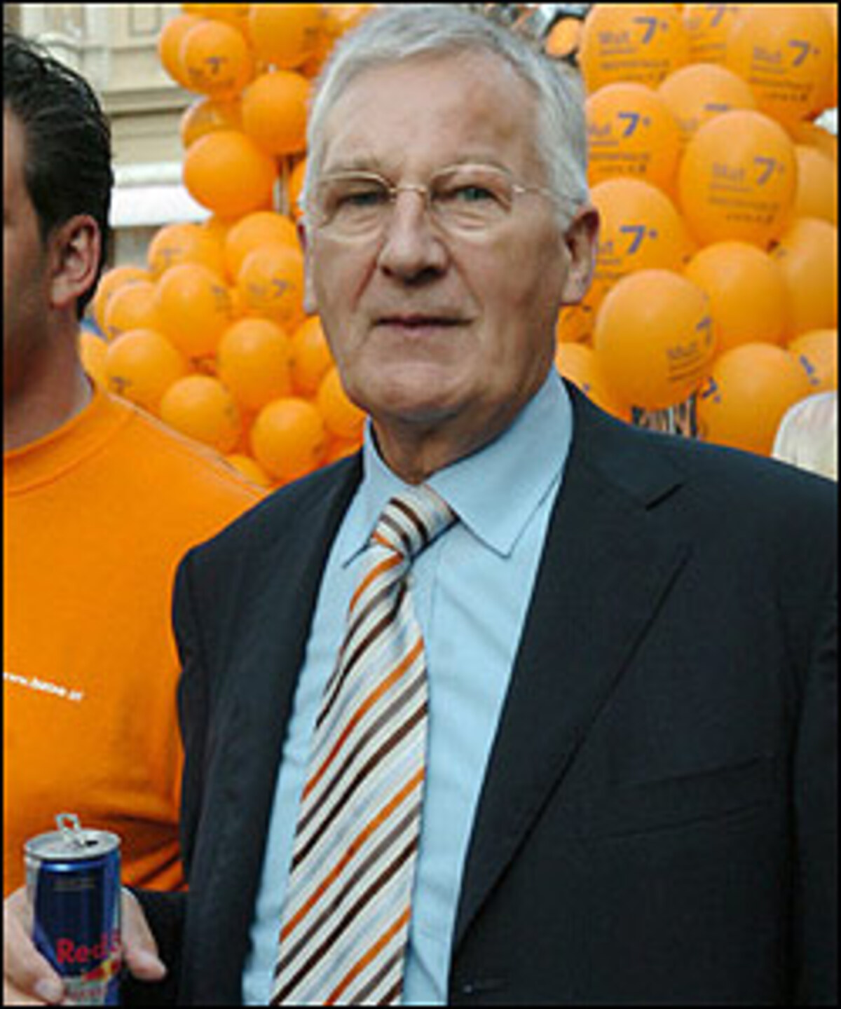 "'Schalle-Plan' auch in der Oppositionsrolle umsetzen."Ex-Billa-Chef Veit Schalle, BZÖ-Listenzweiter, zeigt sich mit dem Abschneiden seiner Partei "zufrieden".