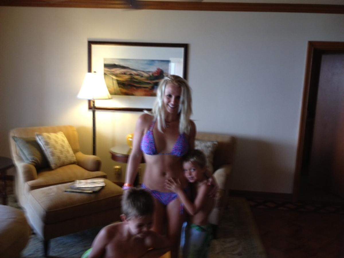 Britney Spears Beach-Body kann sich sehen lassen. "Getting ready for some pool time!" twitterte die Mutter von Sean Preston und Jayden James.