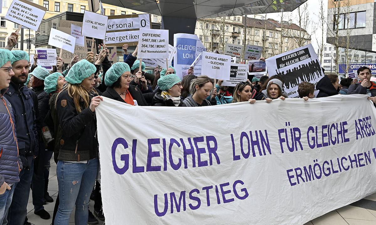 Mitglieder der Initiative „Gleicher Lohn für gleiche Arbeit“
