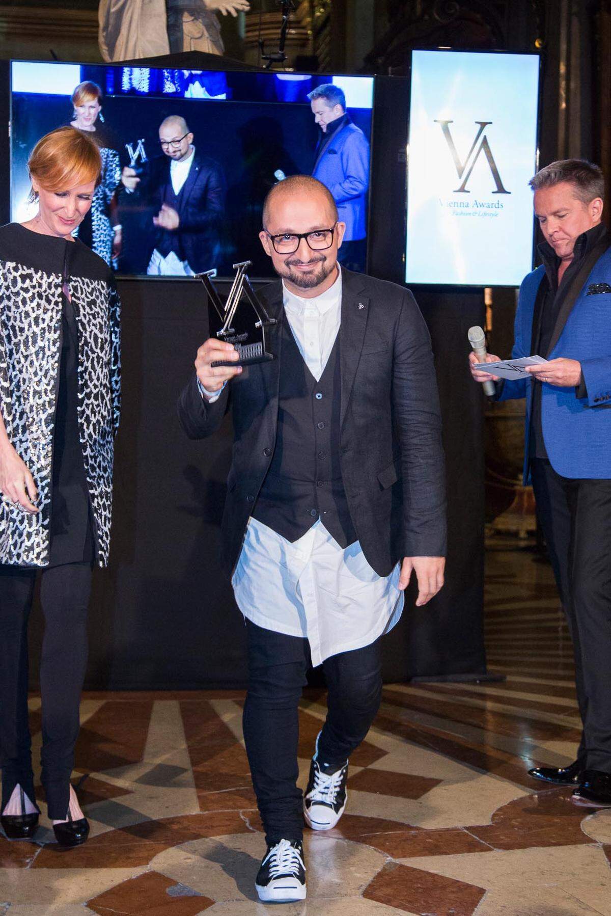 Nicole Beutler übergab den Award "Stylist of the Year" an Ali Rabbani.