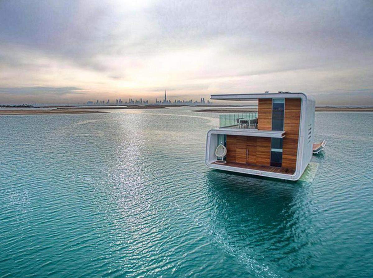 Die schwimmende Villa wird es vorerst nur 42 Mal geben, die Boote sollen nach ihrer Fertigstellung vier Kilometer von Dubais Küste entfernt liegen und zwar innerhalb des Inselprojekts "The Heart of Europe".