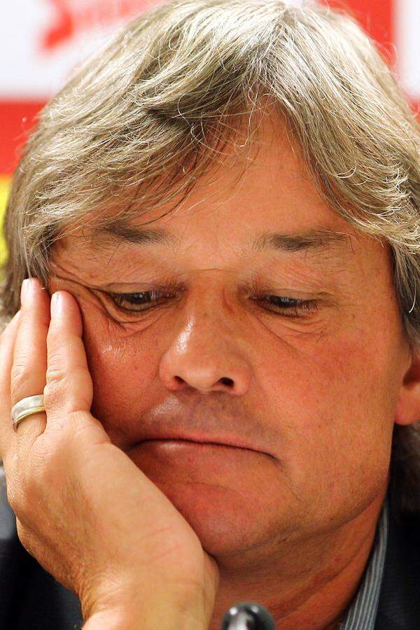 Am 13.9.2011 endete offiziell die Ära Dietmar "Didi" Constantini. Der Vertrag mit dem Tiroler, der im März 2009 Nachfolger von Karel Brückner wurde, wurde nach der verpassten Qualifikation für die EM 2012 zuerst nicht verlängert, dann erfolgte die vorzeitige Trennung.