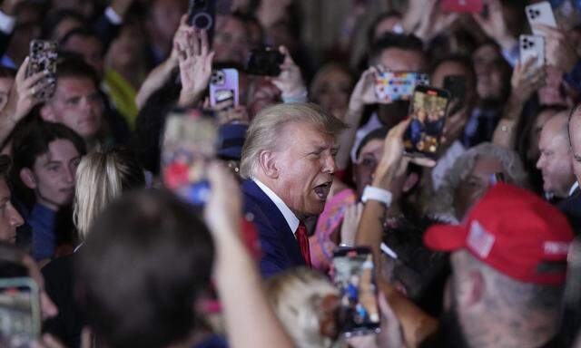 Rückkehr aus New York. Trump spricht vor Unterstützern in Mar-a-Lago, seinem Anwesen in Forida.