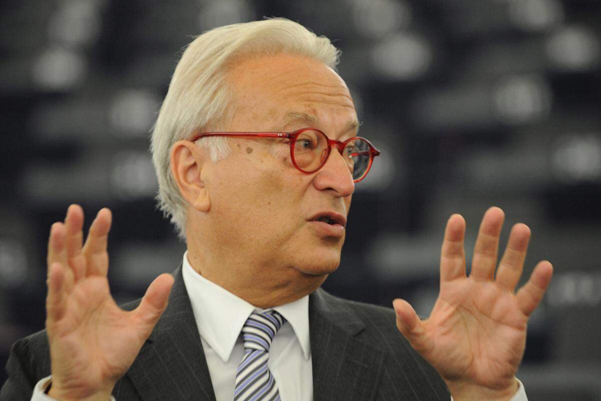 Hannes Swoboda engagiert sich bereits seit 1996 als Abgeordneter. 2012 trat er außerdem den Vorsitz der Fraktion der Progressiven Allianz der Sozialisten &amp; Demokraten im Europäischen Parlament (S&amp;D) an. Die Fraktion ist die "Parteienfamilie" der SPÖ.