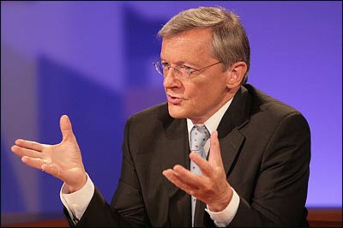 "Es hat mich oft gestört, dass es in der Politik sehr kühl zugeht."Kanzler Wolfgang Schüssel will sich im ORF-Sommergespräch nicht auf den künftigen Koalitionspartner festlegen. Ihm sei besonders wichtig, dass man auf einer gemeinsamen Wellenlänge sei.