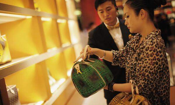 Die wachsende Nachfrage in Asien beflügelt das Geschäft mit Luxuswaren und exklusiven Erlebnissen.