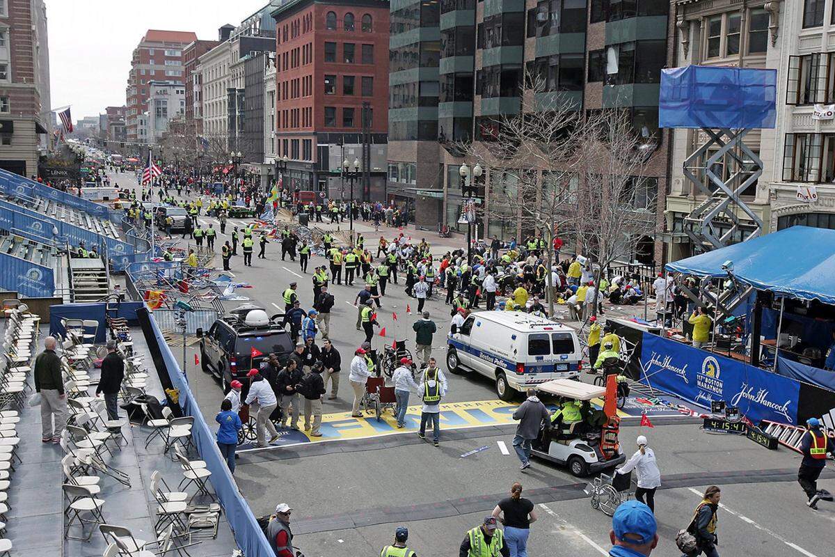 Der Boston Marathon ist der älteste jährliche Marathon der Welt. Er wird seit 1897 veranstaltet und findet traditionell am "Patriots Day" in den USA statt. Hier finden Sie alle Informationen zu dem >> Anschlag.