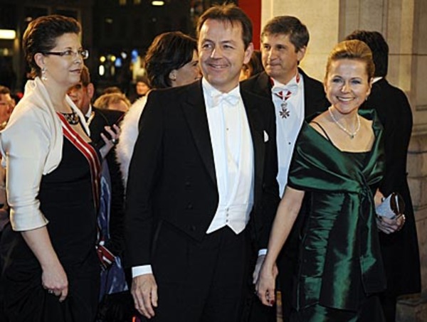 Staatssekretärin Christine Marek, Landwirtschaftsminister Nikolaus Berlakovic und Außenminister Michael Spindelegger in Begleitung (v.l.n.r)