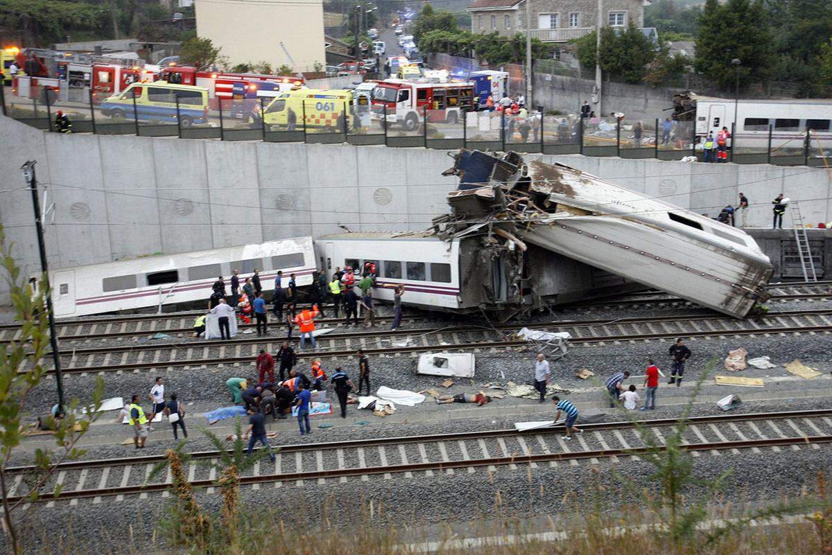 Die Katastrophe ereignete sich auf einem Neubau-Abschnitt des Hochgeschwindigkeitsnetzes der spanischen Bahn.