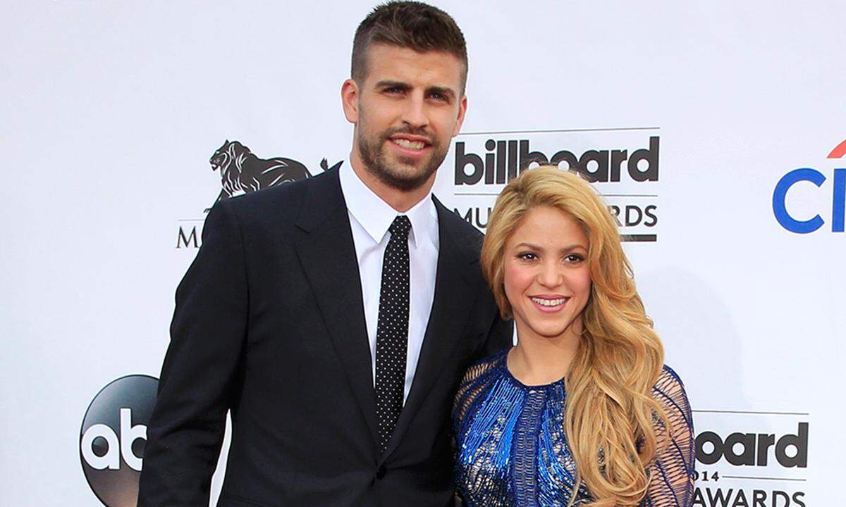 Der spanische Fußball-Profi Piqué und seine Freundin, die Sängerin Shakira, sind seit 2010 ein Paar. Egal ob Champions League oder Fußball-Weltmeisterschaft, die Kolumbianerin war bei allen Erfolgen ihres Mannes mit von der Partie. Die 41-Jährige und der auf den Tag genau zehn Jahre jüngere Barca-Star haben zwei gemeinsame Söhne.