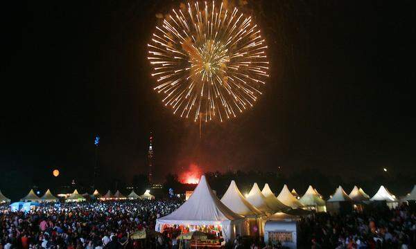 Es gibt auch dieses Jahr kein Feuerwerk. Das wurde bereits 2008 gestrichen.