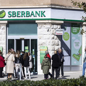 Die größte russische Bank zieht sich notgedrungen aus Europa zurück