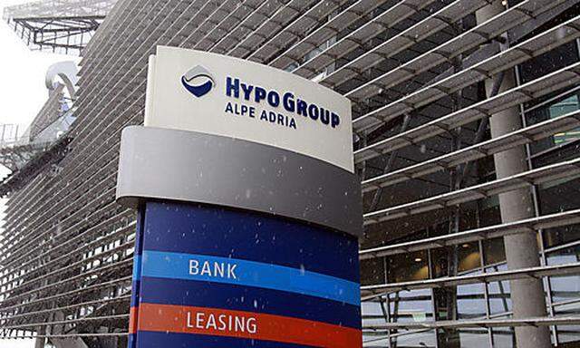 ARCHIV - Aussenansicht der Hypo Alpe Adria Bank in Klagenfurt, aufgenommen am 14. Dez. 2009. Die Staa