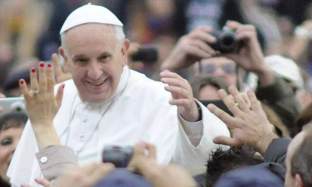Papst zeigt erstmals Reliquien des Apostels Petrus 