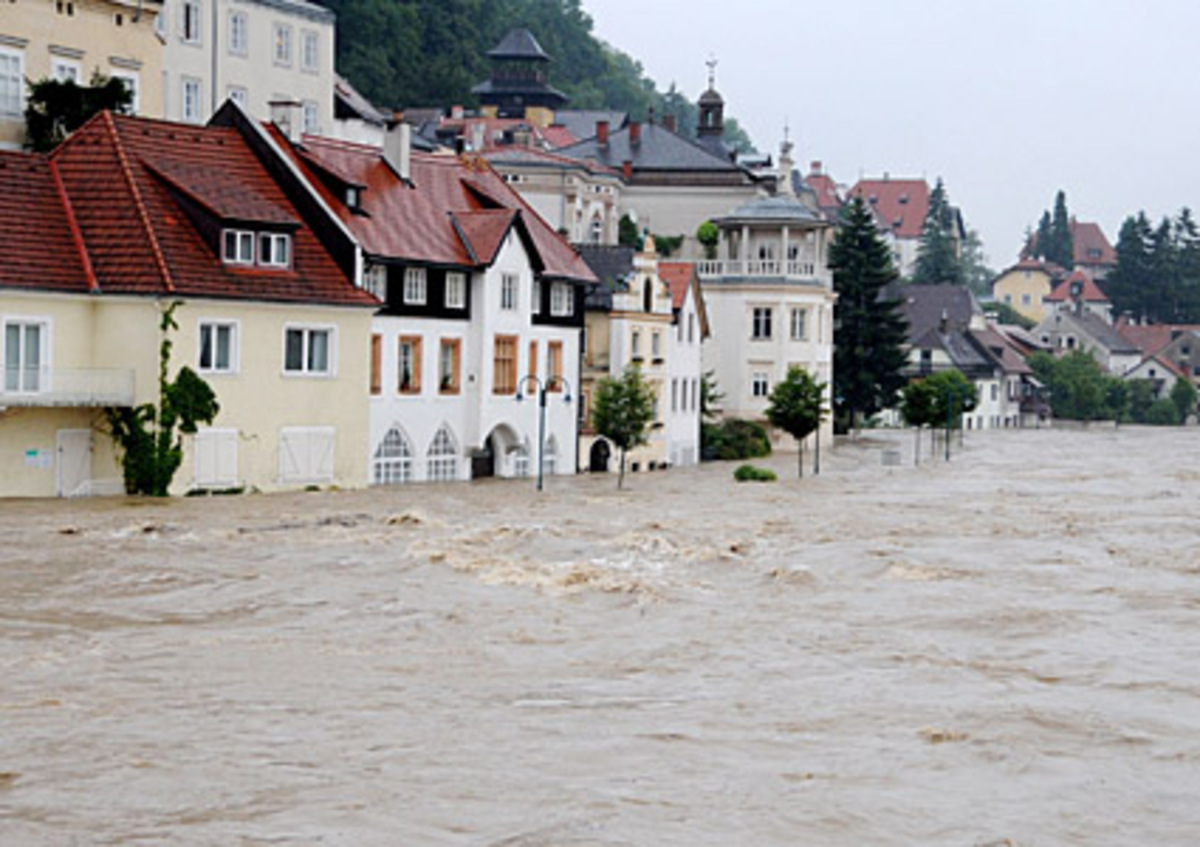 Die "Sorgenkinder" in Oberösterreich sind vor allem die Flüsse Steyr, Enns, Krems und Traun. "In Steyr ist die Situation besorgniserregend", sagte Siegfried Hörschläger, Leiter des Katastrophenschutzes des Landesfeuerwehrkommandos Oberösterreich am Mittwoch. In der Nacht auf Donnerstag sanken die Pegelstände wieder.