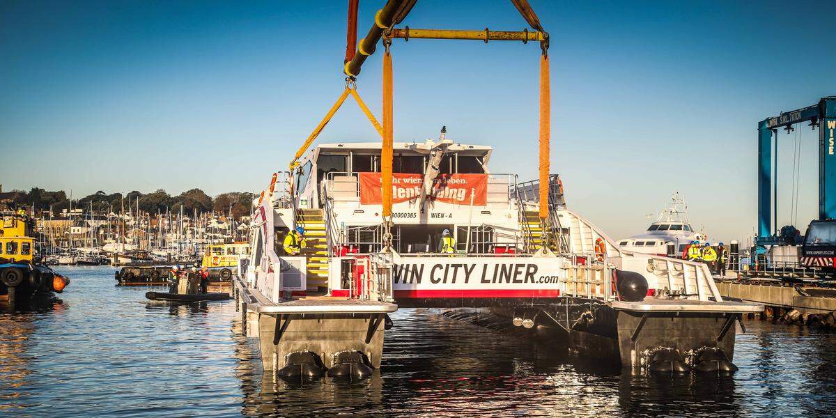 Anfang Jänner tritt das Schiff dann seine knapp dreiwöchige Reise nach Wien an, wobei es über den Ärmelkanal und von Rotterdam aus dann via Binnenwasserstraßen in Richtung künftige Heimat geht. Pünktlich zu Saisonstart am 29. März werden die Passagiere das neue Fahrzeug dann ausprobieren können.  