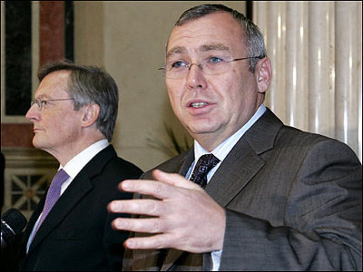 "Für die Zeit der Verhandlungen werden wir versuchen, uns im Parlament abzustimmen". Alfred Gusenbauer weiter.