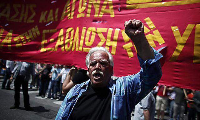 Die Nettolöhne der Griechen sind innerhalb eines Jahres um 23 Prozent gesunken