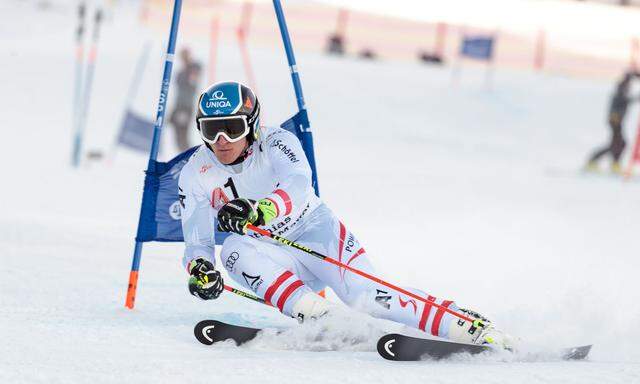 SKI-WELTCUP IN SOeLDEN: TRAINING AM RETTENBACHFERNER / MAYER (AUT)