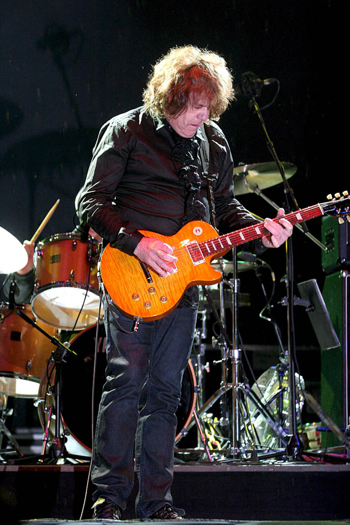 Der Gitarrist ersetzte ab 1974 Eric Bell bei Thin Lizzy, womit er wieder auf seinen Jugendfreund Lynott traf. Die Zusammenarbeit sollte von mehrere Unterbrechungen gekennzeichnet sein, aber Moore kam immer wieder zurück, bevor er nach der "Black Rose"-Tour im Jahr 1978 endgültig seine Solopfade verfolgte.