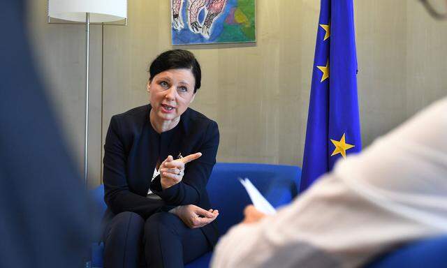 Justizkommissarin Věra Jourová findet klare Worte für jene Mitgliedstaaten, die mit dem Verkauf von EU-Pässen an betuchte Investoren ein Millionengeschäft machen.
