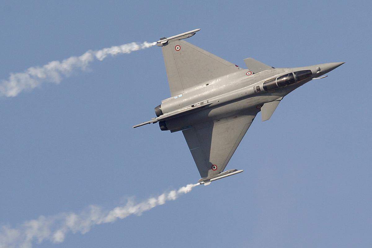 Eurofighter gilt lange als Favorit auf den Auftrag - dann fällt die indische Regierung eine Vorentscheidung für den "Rafale"-Kampfjet des französischen Dassault-Konzerns.