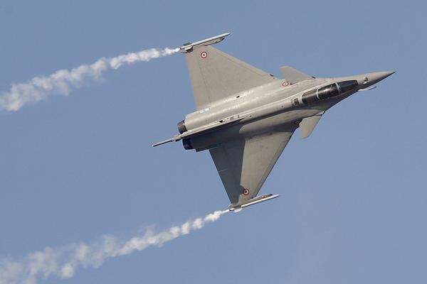 Eurofighter gilt lange als Favorit auf den Auftrag - dann fällt die indische Regierung eine Vorentscheidung für den "Rafale"-Kampfjet des französischen Dassault-Konzerns.