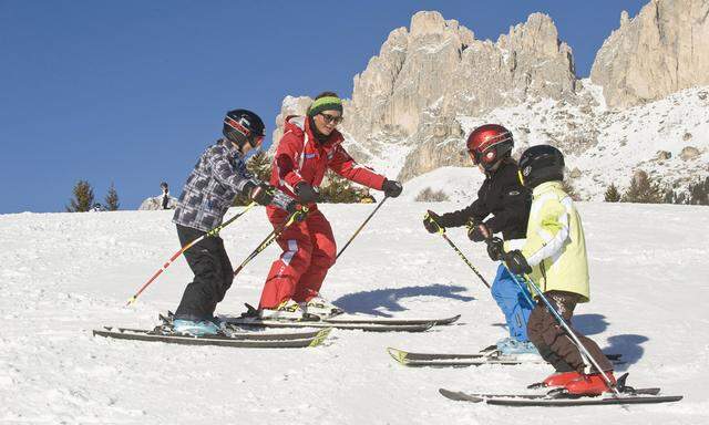 Skilehrerin am Karerpass seoh13354