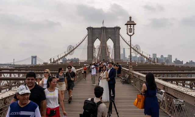 Die Brooklyn Bridge in New York. 