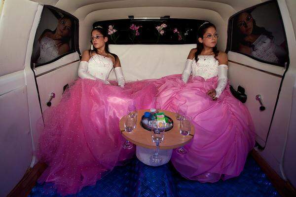 Sieger: Myriam Meloni, Italien Die Zwillinge Laura and Belén feiern in der Limousine ihren 15. Geburtstag. Dieser ist in Lateinamerika besonders wichtig, markiert er doch den Übergang von der Kindheit ins Erwachsenenalter.