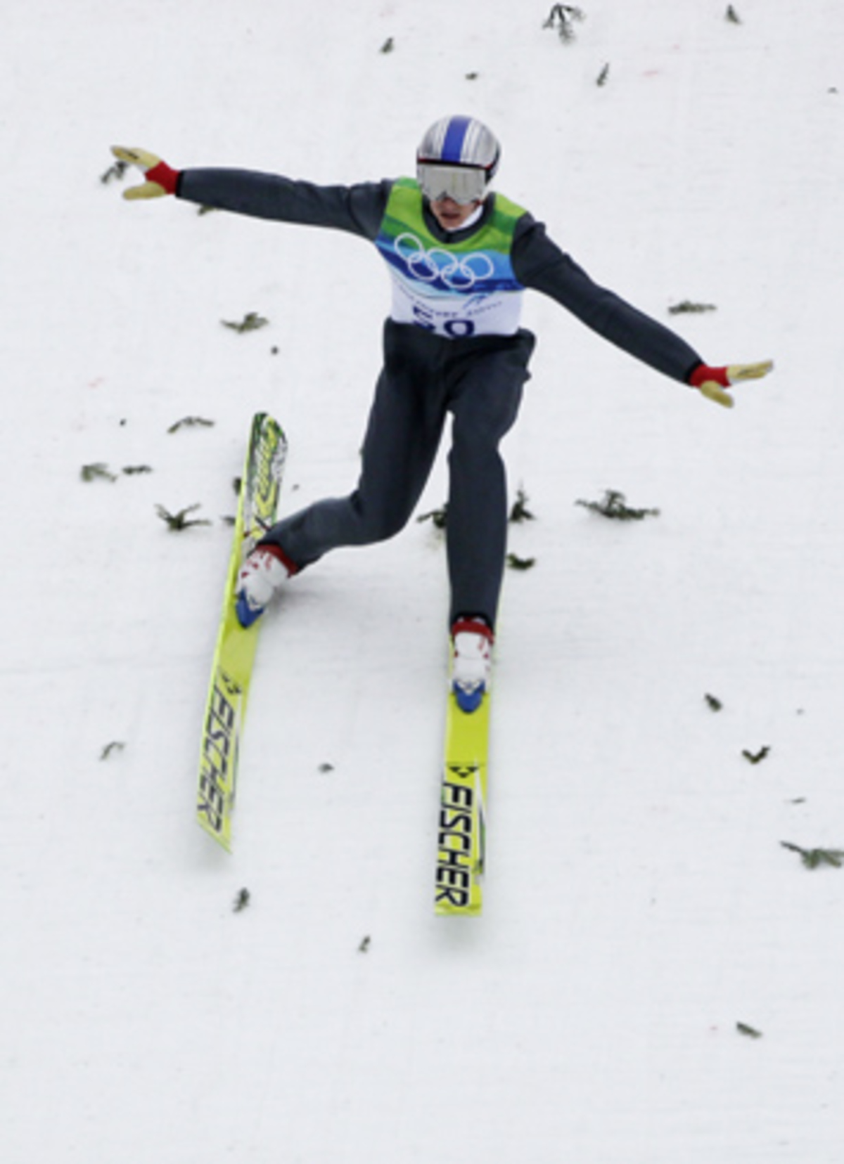 Der nächste Karrierehöhepunkt sind die Olympischen Spiele 2010 in Vancouver: Beim Springen auf der Normalschanze kämpft sich der Tiroler von Platz sieben zur Halbzeit noch auf Platz drei vor und gewinnt mit Bronze seine erste Olympia-Medaille.