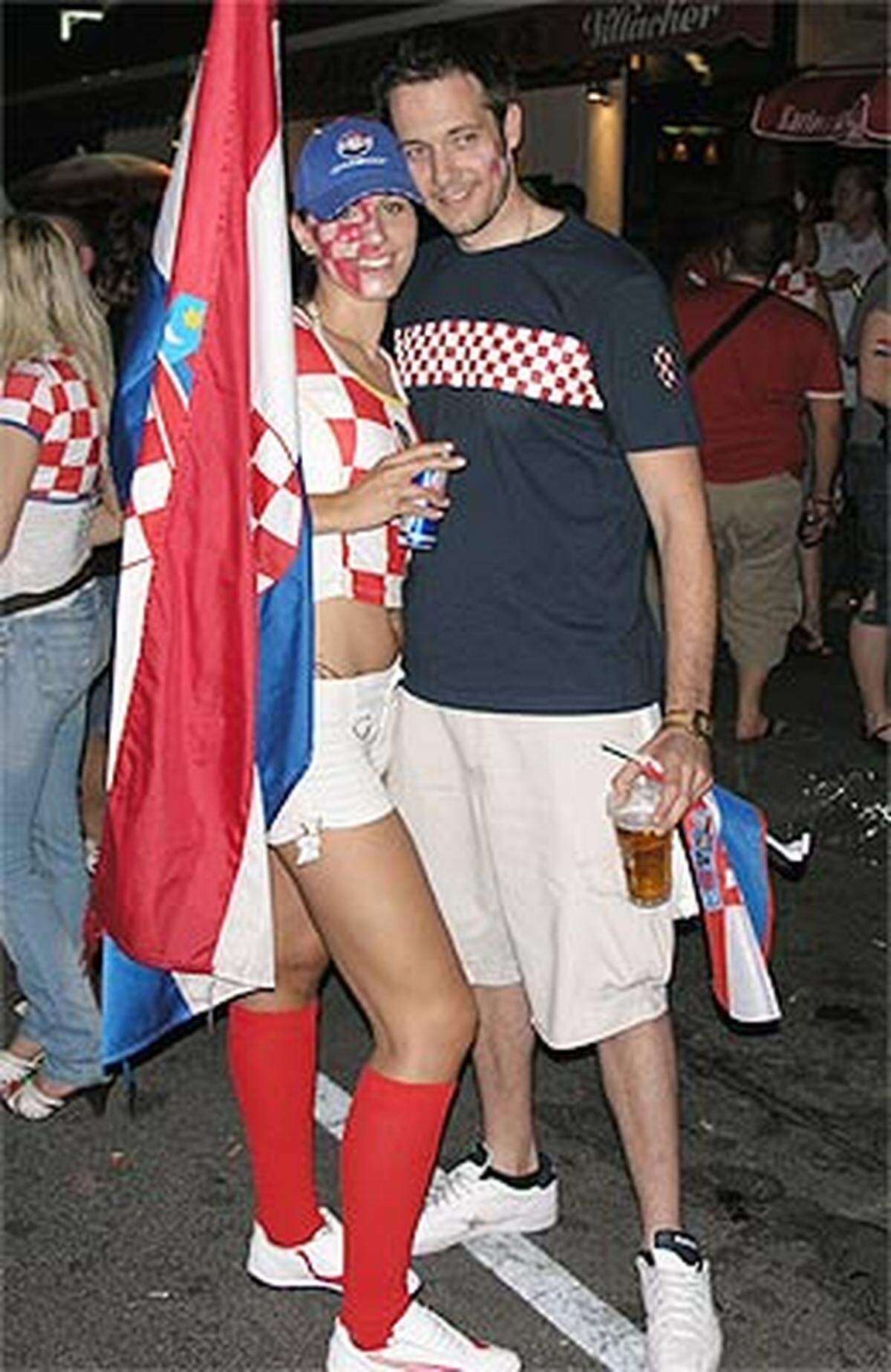 Pause. Noch immer 0:0. Die Kroaten feiern schon, wie wenn sie gewonnen hätten.