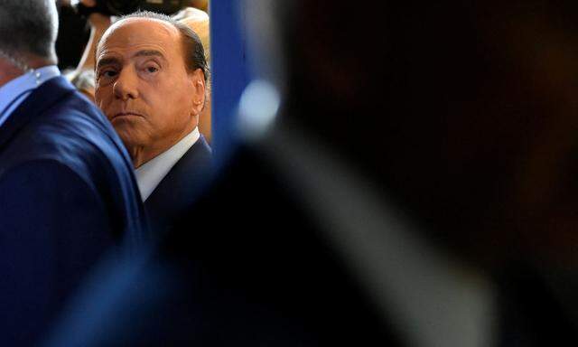 Hat Grund zum Feiern: Neun Jahre nachdem er aus dem Parlament ausgeschlossen worden war, ist Silvio Berlusconi wieder zum Senator gewählt worden.