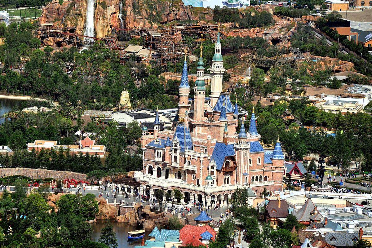 Am Erfolg des Parks, den Disney gemeinsam mit einem chinesischen Partner betreibt, hat auch die Regierung in Peking Interesse.