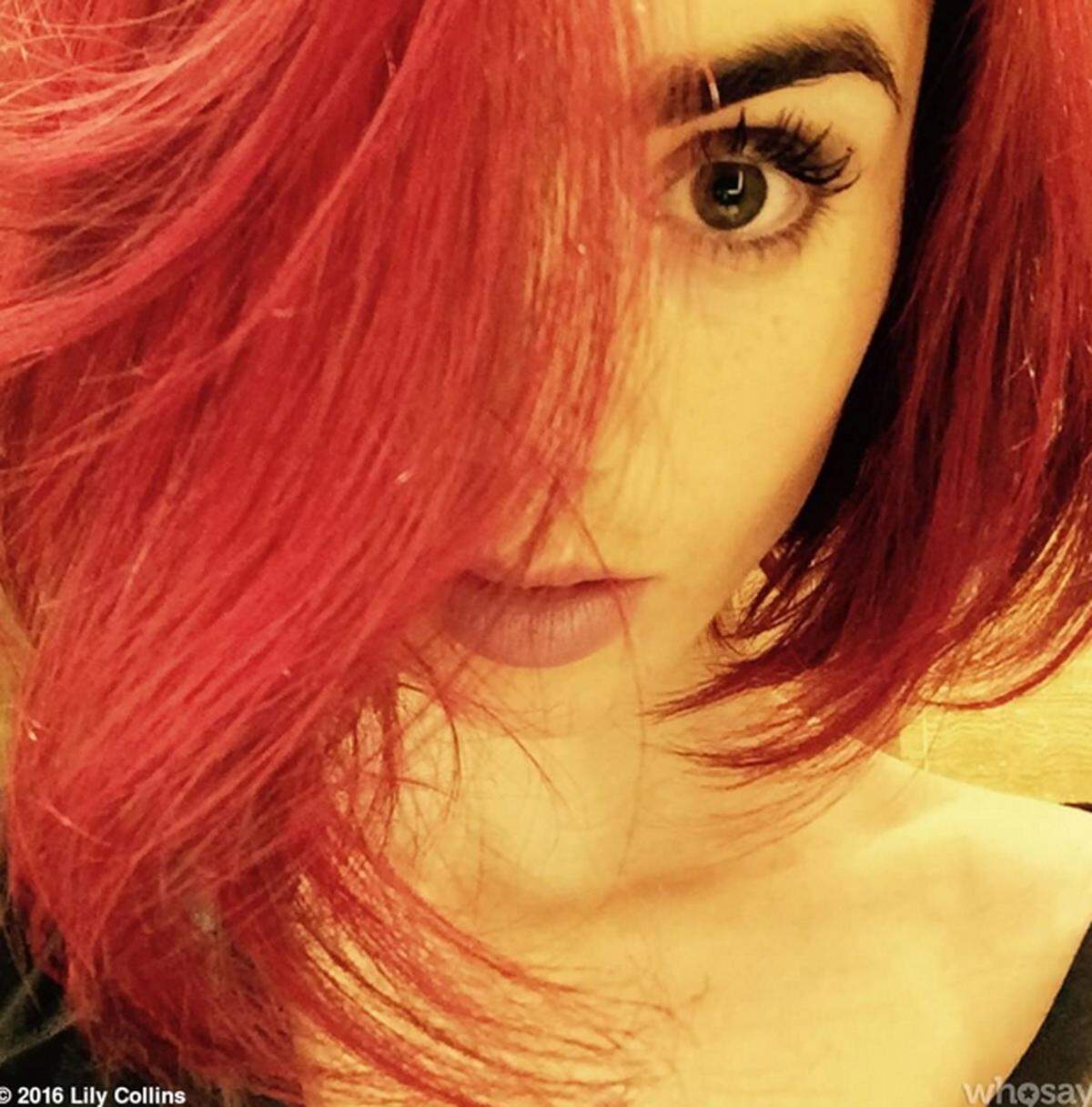 Dazwischen setzte sie auf flammend rotes Haar.  