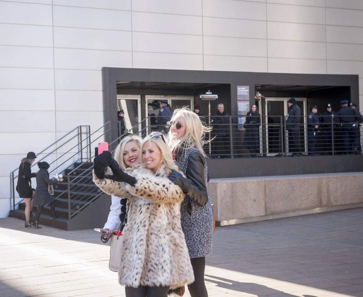 Das Selfie vor dem Lincoln Center, wo viele Shows abgehalten werden, darf natürlich auch nicht fehlen.