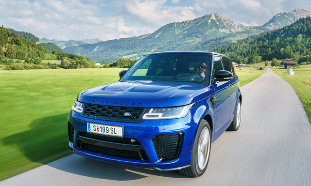 Ein SUV, das eigentlich ein Sportwagen ist: Der Range Rover Sport SVR hat 575 PS, fünf Liter Hubraum und ist aus dem Stand in 4,5 Sekunden auf 100 km/h. 