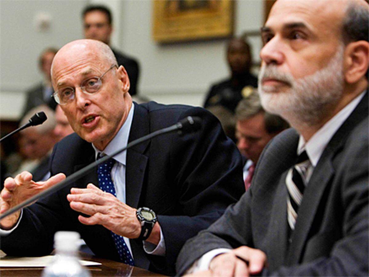 Bernanke musste sich gegen schwere Vorwürfe wehren. Er und Ex-Finanzminister Henry Paulson sollen im Zusammenhang mit der Not-Übernahme von Merrill Lynch im Herbst 2008 Bank-of-America-Chef Kenneth Lewis vor die Wahl gestellt haben: Stimme der Fusion zu oder verliere deinen Job.